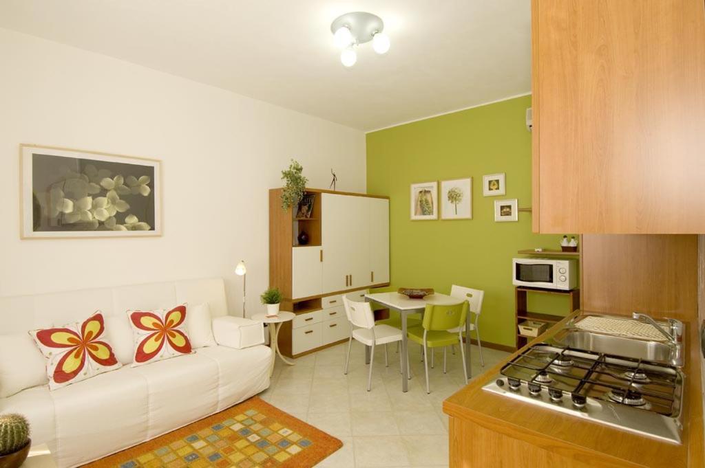 Appartamenti Villa Anna เมเลญาโน ภายนอก รูปภาพ
